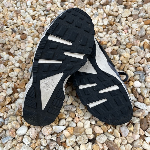 Nike Air Huarache shoes - Picture 3 of 7